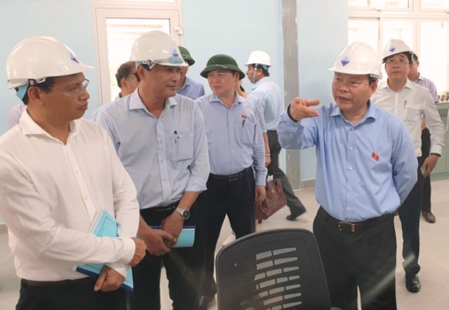 Phó Chủ tịch Quốc hội Phùng Quốc Hiển làm việc với Công ty CP Cấp nước Đà Nẵng.