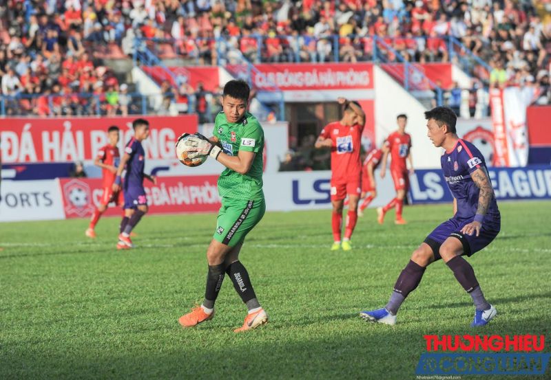 Vòng 8 LS V.league 1-2020: Sai lầm của Văn Toản