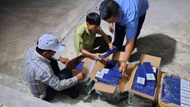 Lực lượng chức năng Bình Định tạm giữ gần 1.000 bao thuốc lá điếu ngoại nhập lậu