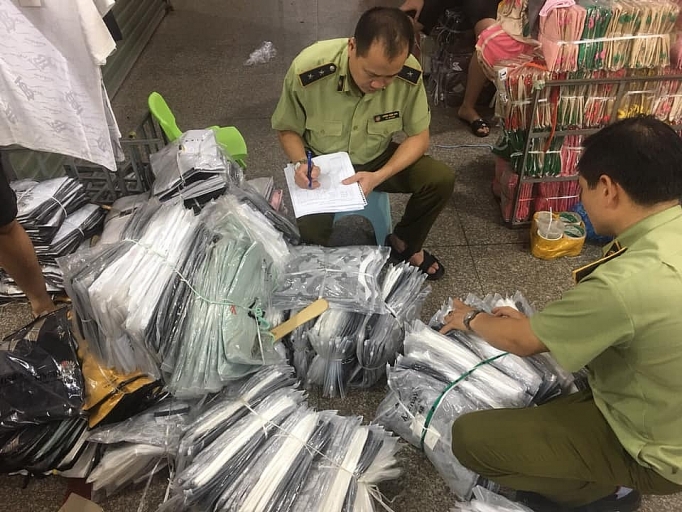Cục QLTT Hà Nội xử phạt 7 điểm kinh doanh hàng giả, hàng nhái
