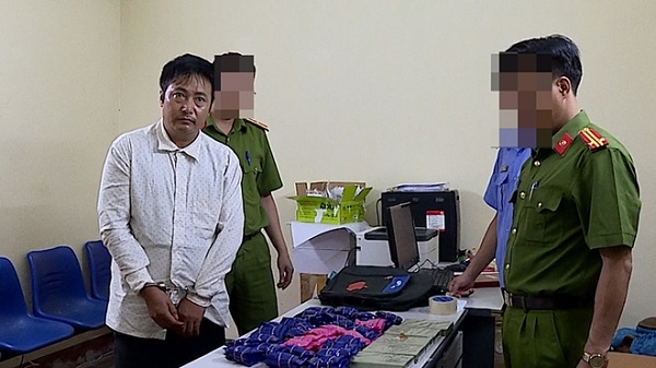 Sơn La: Bắt quả tang đối tượng chờ bán 5 bánh heroin và 30.000 viên ma túy tổng hợp