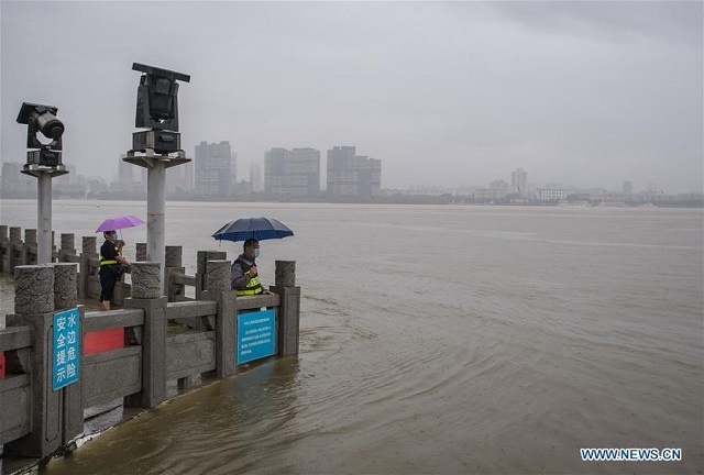 Theo dõi mực nước tại Vũ Hán ngày 6.7. Ảnh: Tân Hoa Xã