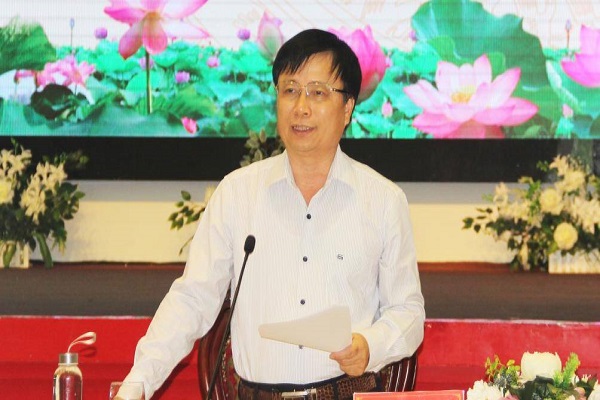 Ông Bùi Đình Long, Phó Chủ tịch UBND tỉnh Nghệ An đưa ra những giải trình, làm rõ một số vấn đề mà các cơ quan báo chí nêu trong cuộc họp báo diễn ra sáng 9/7