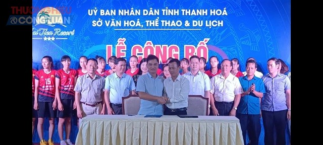 Kí kết hợp đồng tài trợ giữa Công ty TNHH Du lịch và Thương mại EURO và Trung tâm Huấn luyện và Thi đấu TDTT Thanh Hóa.