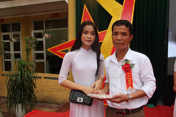 Học sinh tri ân cha mẹ