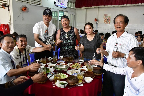 Khảo sát ẩm thực đặc sản cơm niêu tại Nhà hàng Đông Dương, TP. Phan Rang- Tháp Chàm