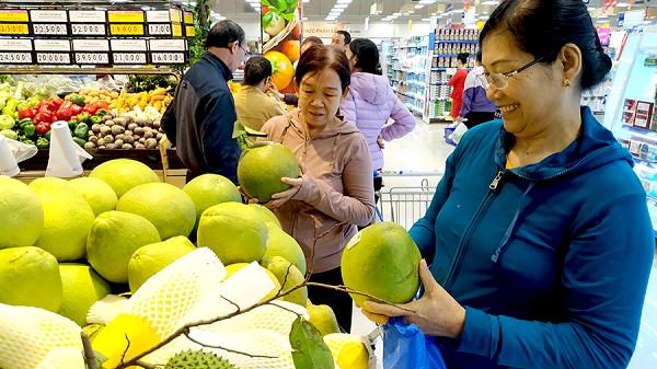 Người tiêu dùng mua hàng tại Saigon Co.op (Ảnh: Saigon Co.op Mart)