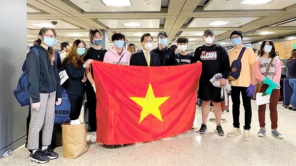 Bộ GD&ĐT đề nghị các trường tiếp nhận du học sinh Việt Nam trở về (Ảnh minh họa)