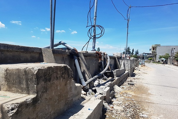 Thanh Hóa: Đào đê biển, đục tường chắn sóng để... nuôi tôm