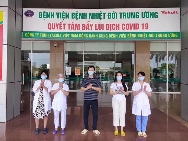 Các bệnh nhân Covid-19 ra viện ngày 16/7 tại Bệnh viện Bệnh nhiệt đới Trung ương