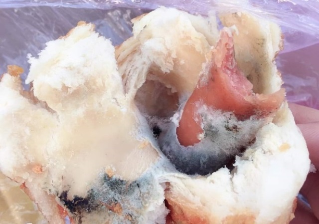 Đà Nẵng: Một cơ sở bị phạt hơn 27 triệu đồng vì bán bánh mì mốc