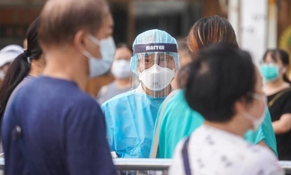 Hong Kong xác nhận có thêm 67 trường hợp nhiễm Covid-19.