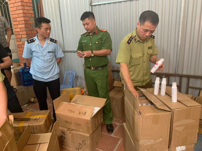 Phát hiện, tạm giữ gần 17.000 sản phẩm mỹ phẩm không rõ nguồn gốc tại Lạng Sơn