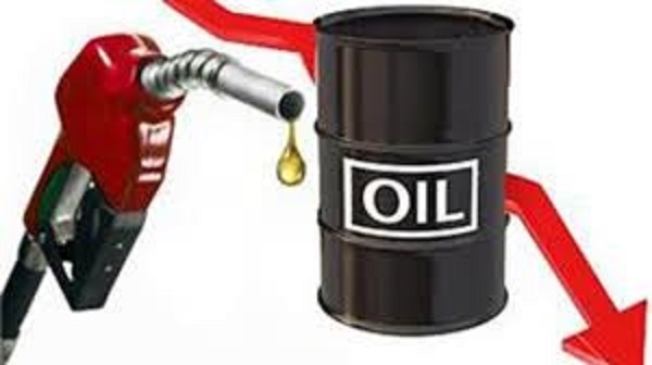 Giá xăng dầu thế giới tiếp tục giảm