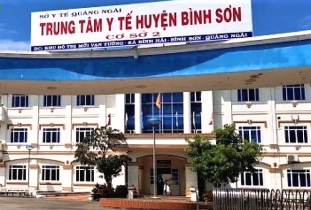 Cơ sở 2 Trung t&acirc;m Y tế huyện B&igrave;nh Sơn được trưng dụng l&agrave;m nơi c&aacute;ch ly điều trị nếu c&oacute; bệnh nh&acirc;n Covid 19 .