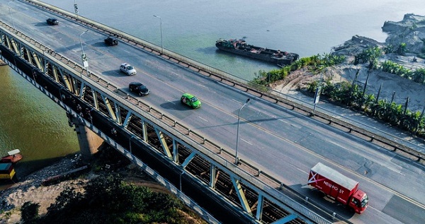 Từ 8/8/2020: Cấm xe lưu thông trên tầng 2 cầu Thăng Long để sửa mặt đường