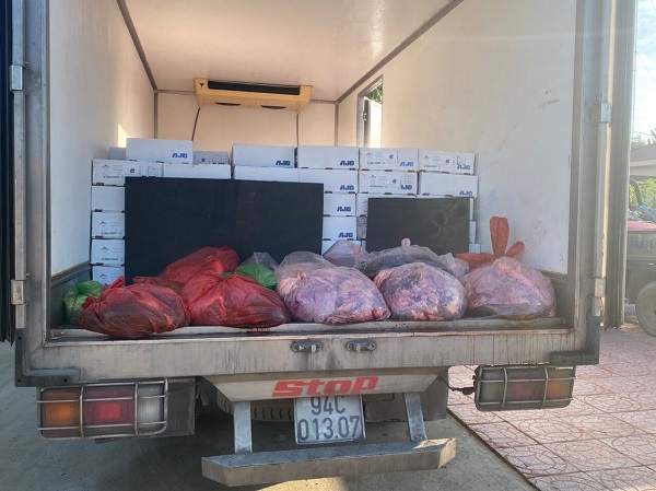 Tạm giữ gần 3,5 tấn thịt động vật không rõ nguồn gốc