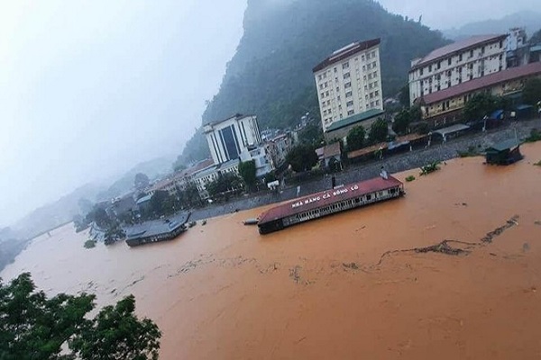 Cả thành phố Hà Giang chìm trong biển nước