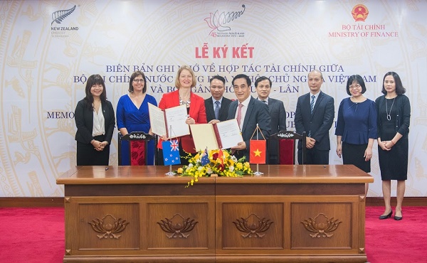 Bộ Tài chính nước Cộng hòa Xã hội chủ nghĩa Việt Nam và Bộ Ngân khố Niu Di-lân vừa ký kết Biên bản ghi nhớ hợp tác tài chính