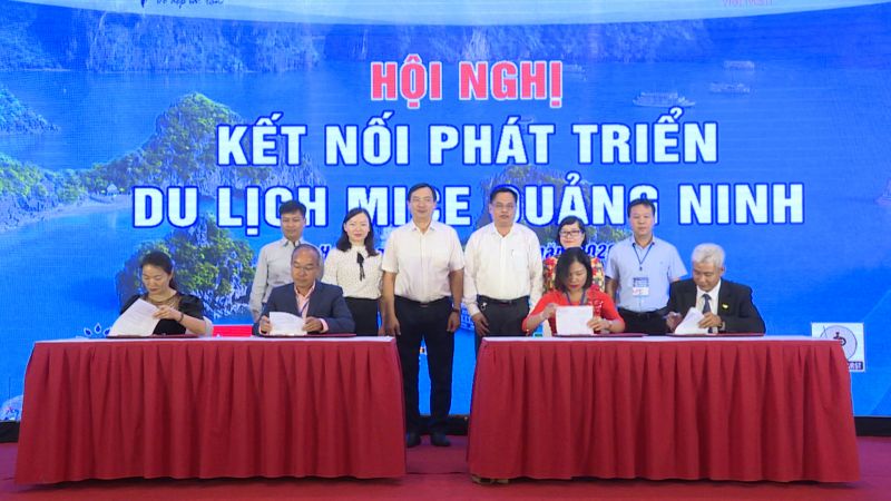 Lễ ký kết giữa các doanh nghiệp với phương châm kết nối, phát triển du lịch MICE tại Quảng Ninh.