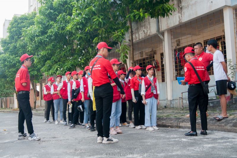 Thái Nguyên: Hàng ngàn người xếp hàng “Chương trình Hành trình Đỏ”