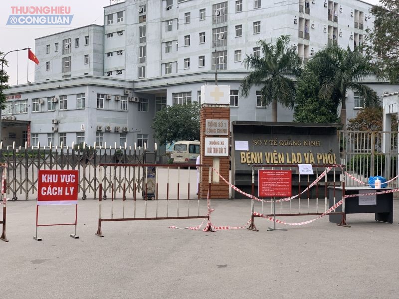 Hai trường hợp có liên quan tới bệnh nhân 416 đã được đưa vào Bệnh viện Lao phổi tỉnh Quảng Ninh để lấy mẫu xét nghiệm và tiến hành cách ly.
