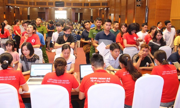 Hơn 1.000 tình nguyện viên của Thành phố Việt Trì tham gia hiến máu tình nguyện.