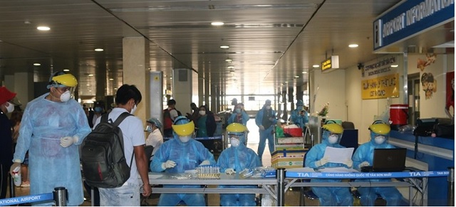 TPHCM sẽ kiểm dịch y tế tại ga quốc nội sân bay Tân Sơn Nhất và ga xe lửa đối với chuyến bay, chuyến tàu đến từ Đà Nẵng. Ảnh: Anh Tú