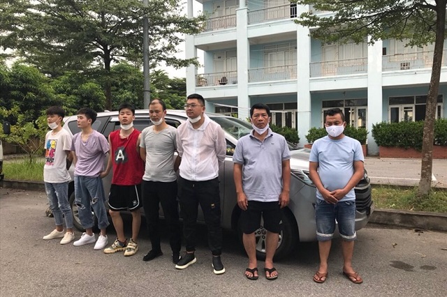 Rạng sáng 27.7, lực lượng Cảnh sát giao thông thuộc C08 phát hiện nhóm 5 người Trung Quốc nhập cảnh trái phép vào Việt Nam. Ảnh: C08.