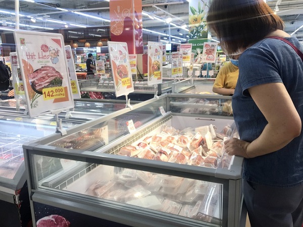 Tăng nhập khẩu thịt heo sống để bình ổn giá thịt trong nước