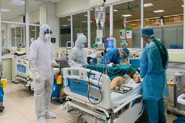 Sức khỏe hai ca mắc COVID-19 nặng phải thở máy ở Đà Nẵng