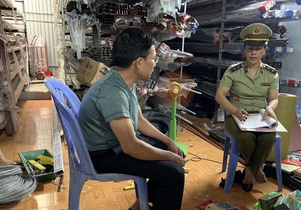 Tạm giữ trên 100 lưỡi cưa có dấu hiệu giả mạo nhãn hiệu tại Hà Giang