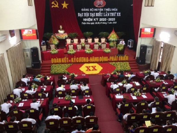 Thiệu Hóa (Thanh Hóa): Cờ hoa rực rỡ trước ngày đại hội đại biểu Đảng bộ huyện lần thứ 20