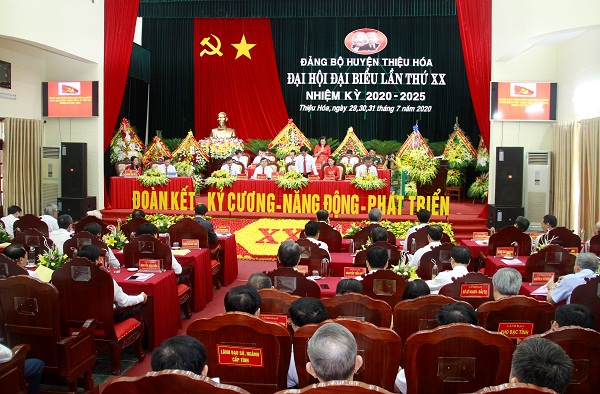 Sáng 31 - 7, Đại hội Đại biểu Đảng bộ huyện Thiệu Hóa tiếp tục ngày làm việc thứ 3.