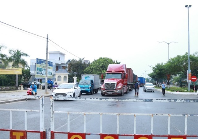 Chốt kiểm soát trên đường Trần Đại Nghĩa, quận Ngũ Hành Sơn