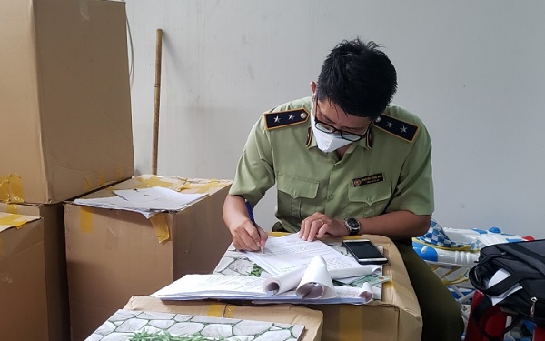 Tiếp tục thu giữ 22.500 khẩu trang không rõ nguồn gốc xuất xứ tại Đà Nẵng