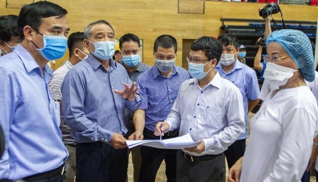 Đà Nẵng: Khẩn trương thi công Bệnh viện dã chiến trong vòng 4 ngày tại Cung Thể thao Tiên Sơn