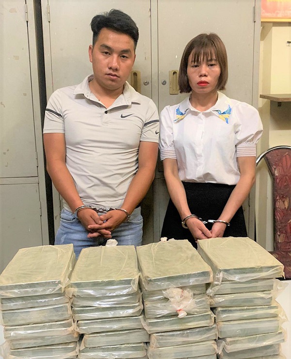 Lầu Văn Sầu và Đồng Thị Thủy cùng số ma túy bị công an bắt giữ
