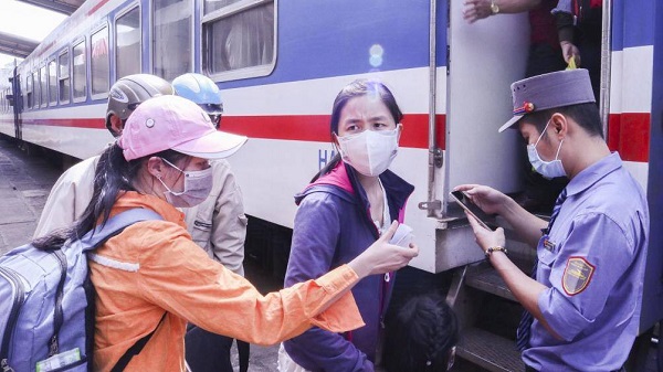 Giảm 10% giá vé tàu cho học sinh đi thi đại học