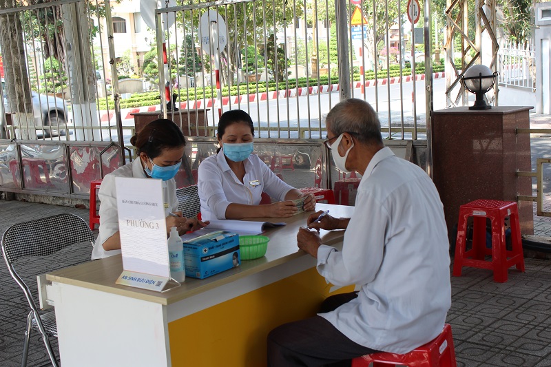 Chi trả lương hưu, trợ cấp BHXH vào cùng 1 kỳ tại một số tỉnh miền Trung, Tây Nguyên