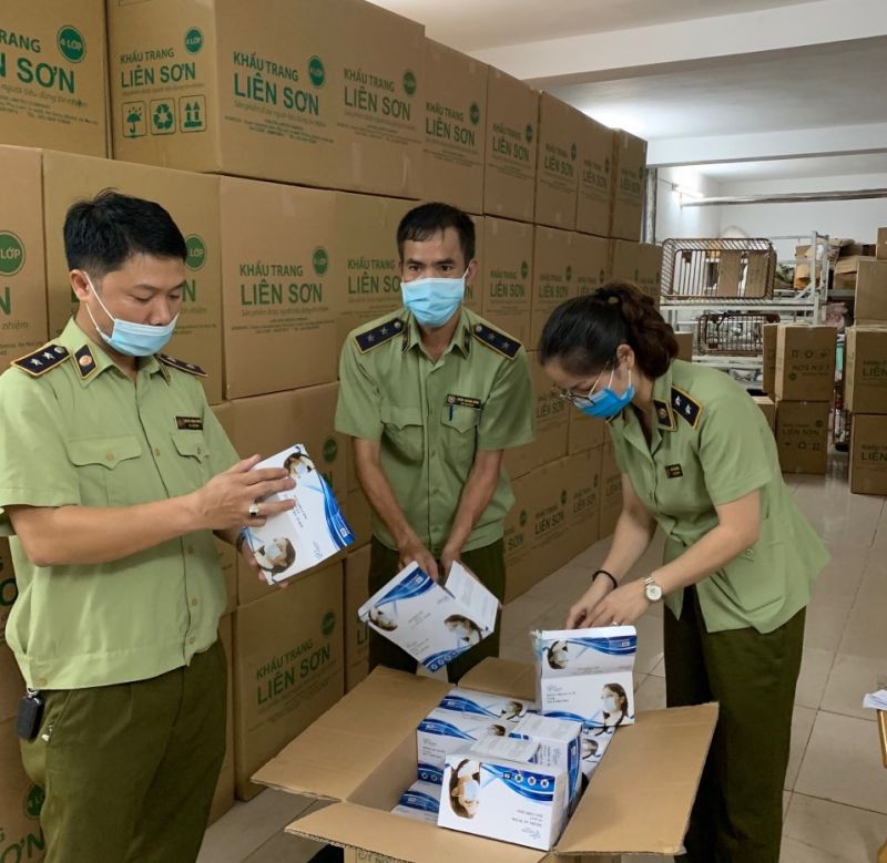 Hà Nội: Thu giữ 500.000 khẩu trang y tế không đạt tiêu chuẩn