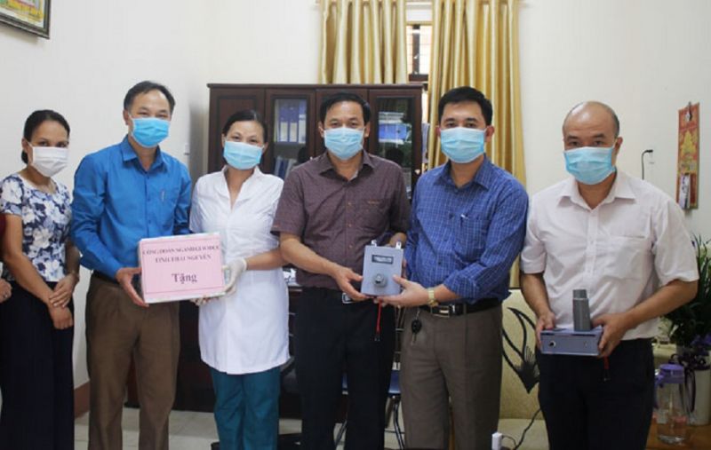 Trường ĐH Kỹ thuật Công nghiệp Thái Nguyên: Hỗ trợ thiết bị đo thân nhiệt tự động cho các điểm thi tốt nghiệp THPT