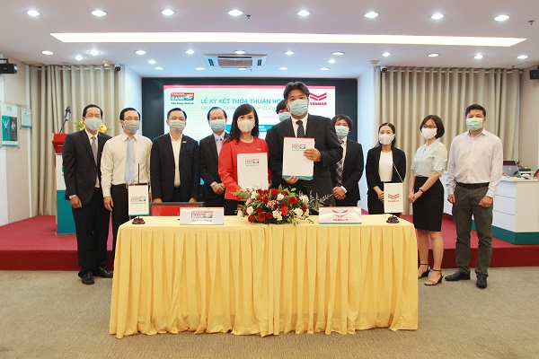 Lãnh đạo Kienlongbank và Công ty Yanmar Việt Nam thực hiện nghi thức ký kết hợp tác