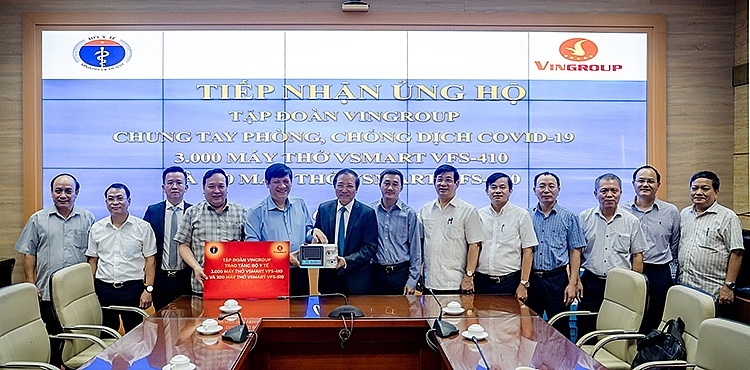 Vingroup trao tặng 1.700 máy thở xâm nhập và tài trợ hóa chất cho 56.000 xét nghiệm COVID-19