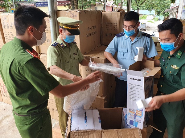 Lạng Sơn: Tạm giữ gần 1.900 sản phẩm hàng hóa có dấu hiệu giả mạo nhãn hiệu