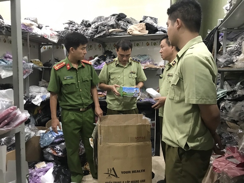 Tuyên Quang: Thu giữ hàng nghìn khẩu trang, quần áo giả nhãn hiệu