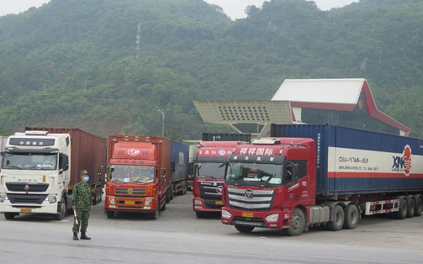 Mỗi ngày tồn hơn 500 xe hàng nông sản xuất khẩu tại Lạng Sơn