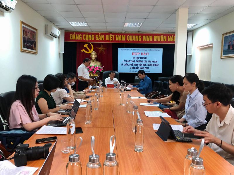 Tặng thưởng 15 tác phẩm lý luận, phê bình văn học, nghệ thuật xuất bản năm 2019