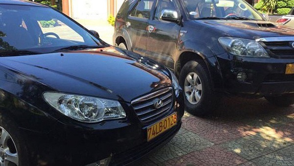 Xe kinh doanh đổi biển vàng chưa phải cập nhật hồ sơ đăng kiểm