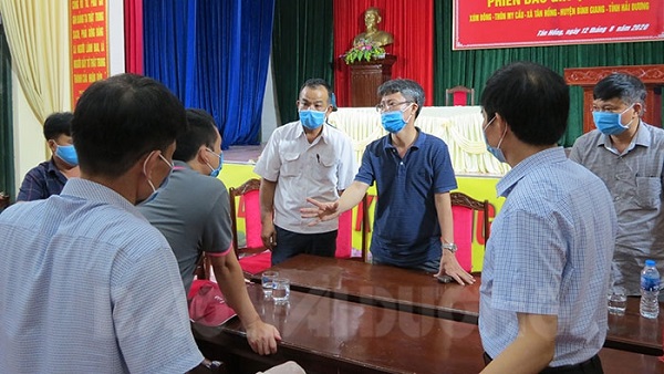 Ban chỉ đạo phòng chống dịch Covid - 19 huyện Bình Giang họp và tiến hành cách ly 1 thôn khi phát hiện người nhiễm Covid 19.